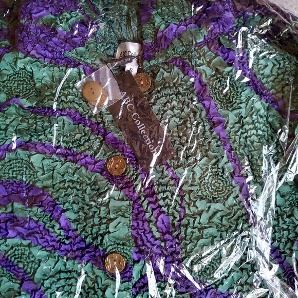 Jacket with hood. - Picture 5 of 5